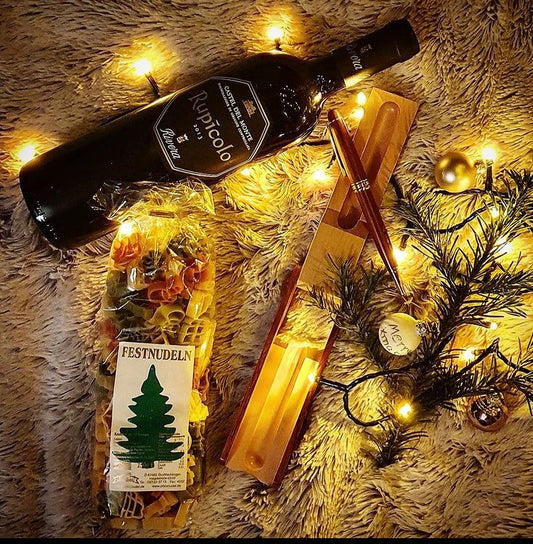 Geschenkset Weihnachten mit Wein, Nudeln und Kugelschreiber in Holzetui